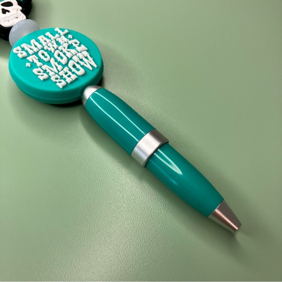 Teal Skull with Cowboy Hat Small Town Smoke Show Handmade Beaded Keychain Pen - Picture 4 of 6